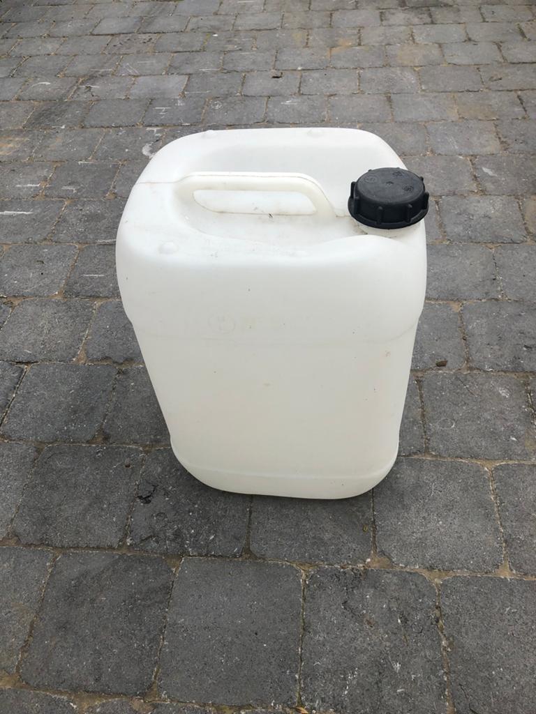Bidon d’aquarium 20L 4 de disponibles, Animaux & Accessoires, Poissons | Aquariums & Accessoires, Enlèvement ou Envoi, Pompe, Comme neuf