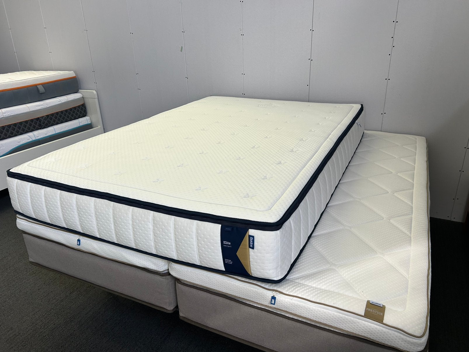 Auping Elite matras 140x200 medium Nu van €2999 voor €1550.-, Maison & Meubles, Neuf, Matelas, Enlèvement ou Envoi, Queen size