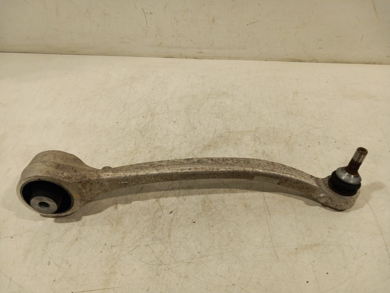 Draagarm rechts voor Tesla Model S, Onderdelen@venauto.nl, Van der Ven Autorecycling B.V., Gebruikt, Ettenseweg 76, 4706 PB Roosendaal, The Netherlands