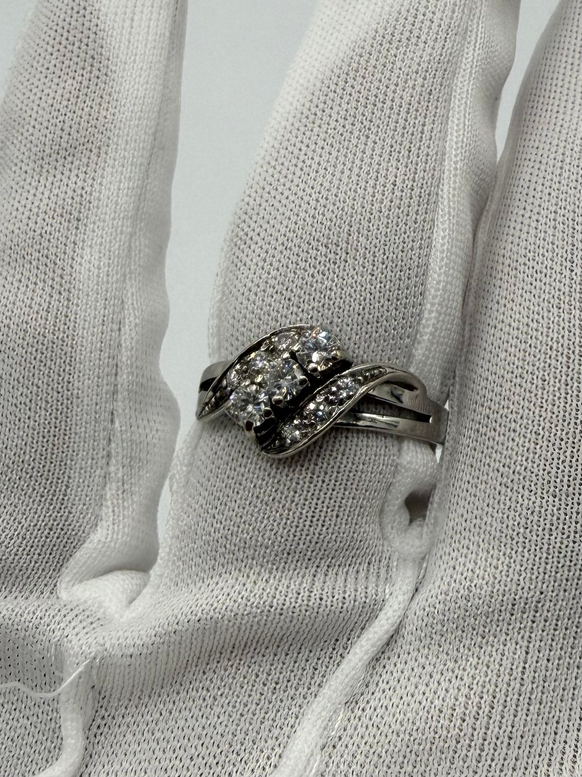 14 karaat Witgouden Ring met Natuurlijke Diamanten 585, 18 tot 19, Ophalen of Verzenden, Zo goed als nieuw, Dame of Heer