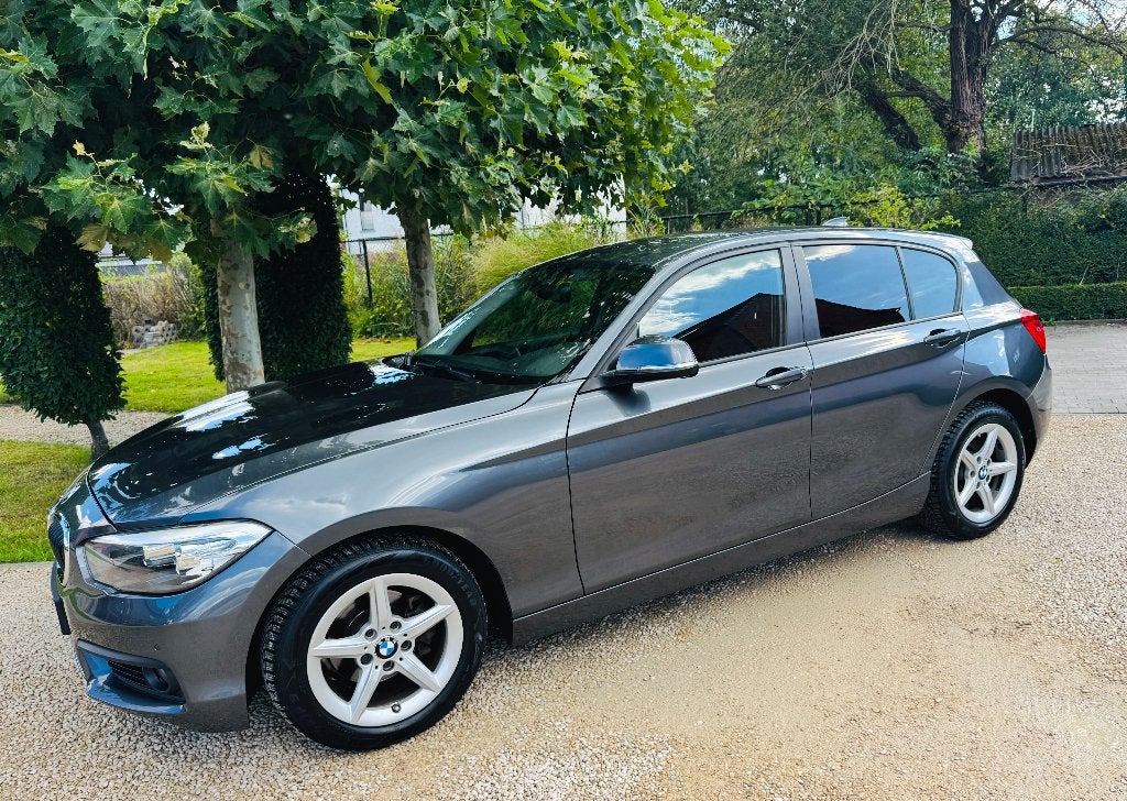PRACHTIGE BMW 118i AUTOMAAT SLECHTS 93.000KM GEKEURD, Dealer onderhouden, 1 Reeks, Leder, Bedrijf