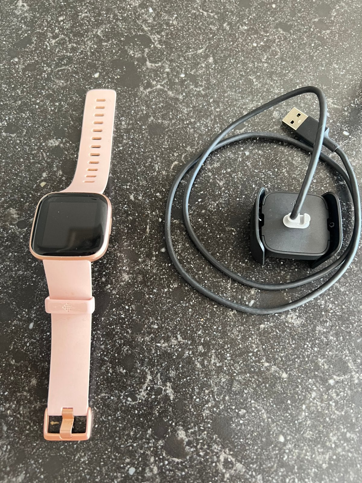 Fitbit versa 2, Ophalen, Conditie, Zo goed als nieuw, Roze