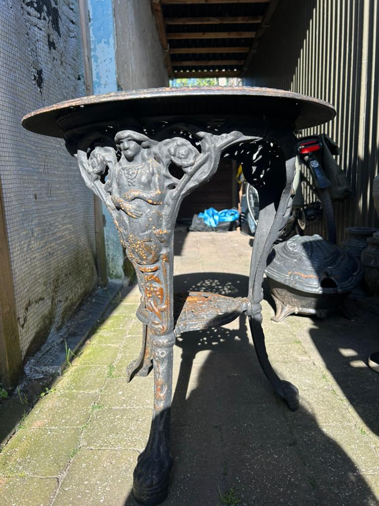 Gietijzeren tafel, Enlèvement, Comme neuf