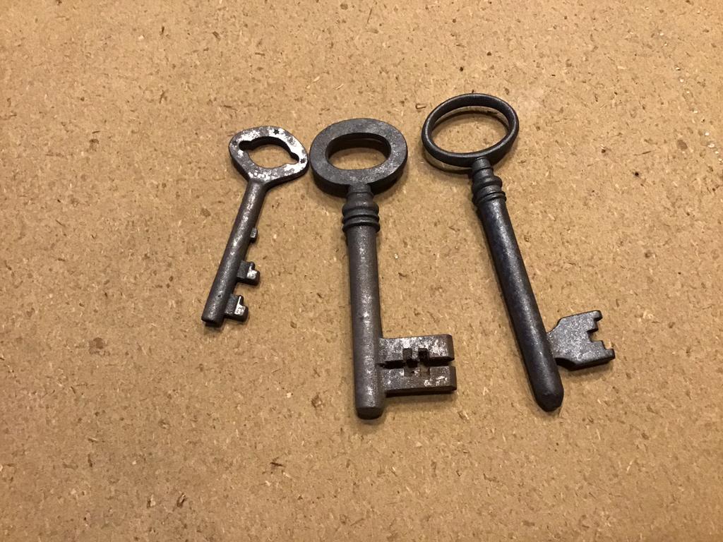 3 vieilles clés en fer, Antiquités & Art, Antiquités | Outils & Instruments, Enlèvement ou Envoi
