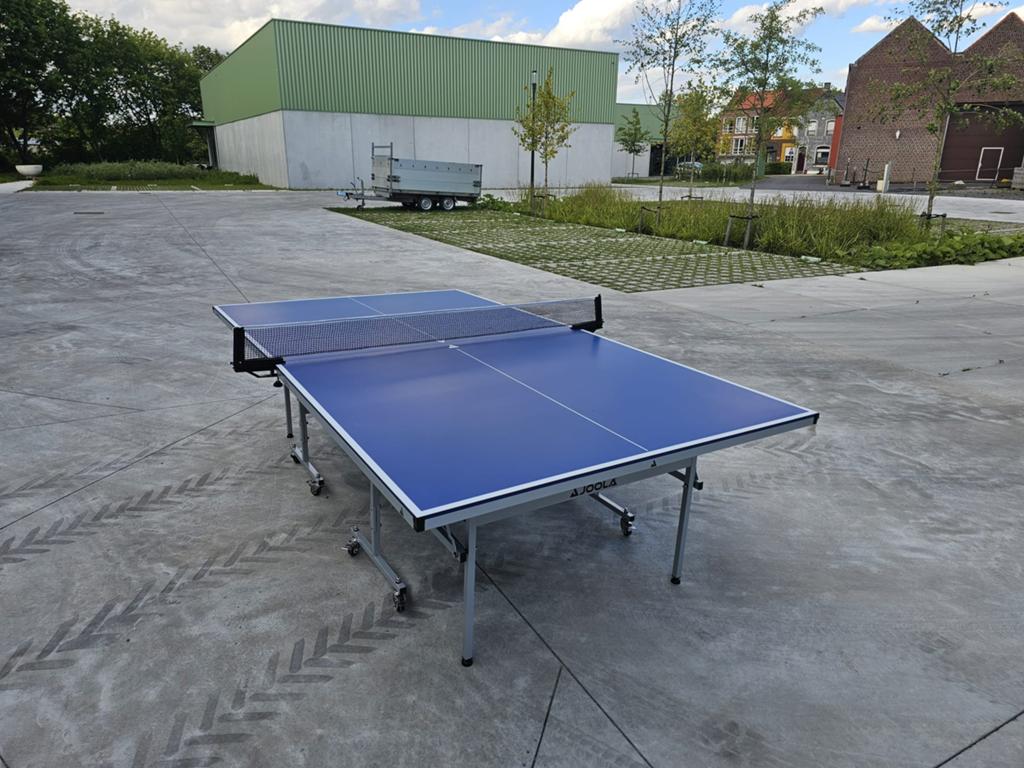 NIEUWE Outdoortafel GEMONTEERD JOOLA J100X, Sport en Fitness, Tafeltennis, Verzenden, Zo goed als nieuw, Tafel Outdoor, Verrijdbaar
