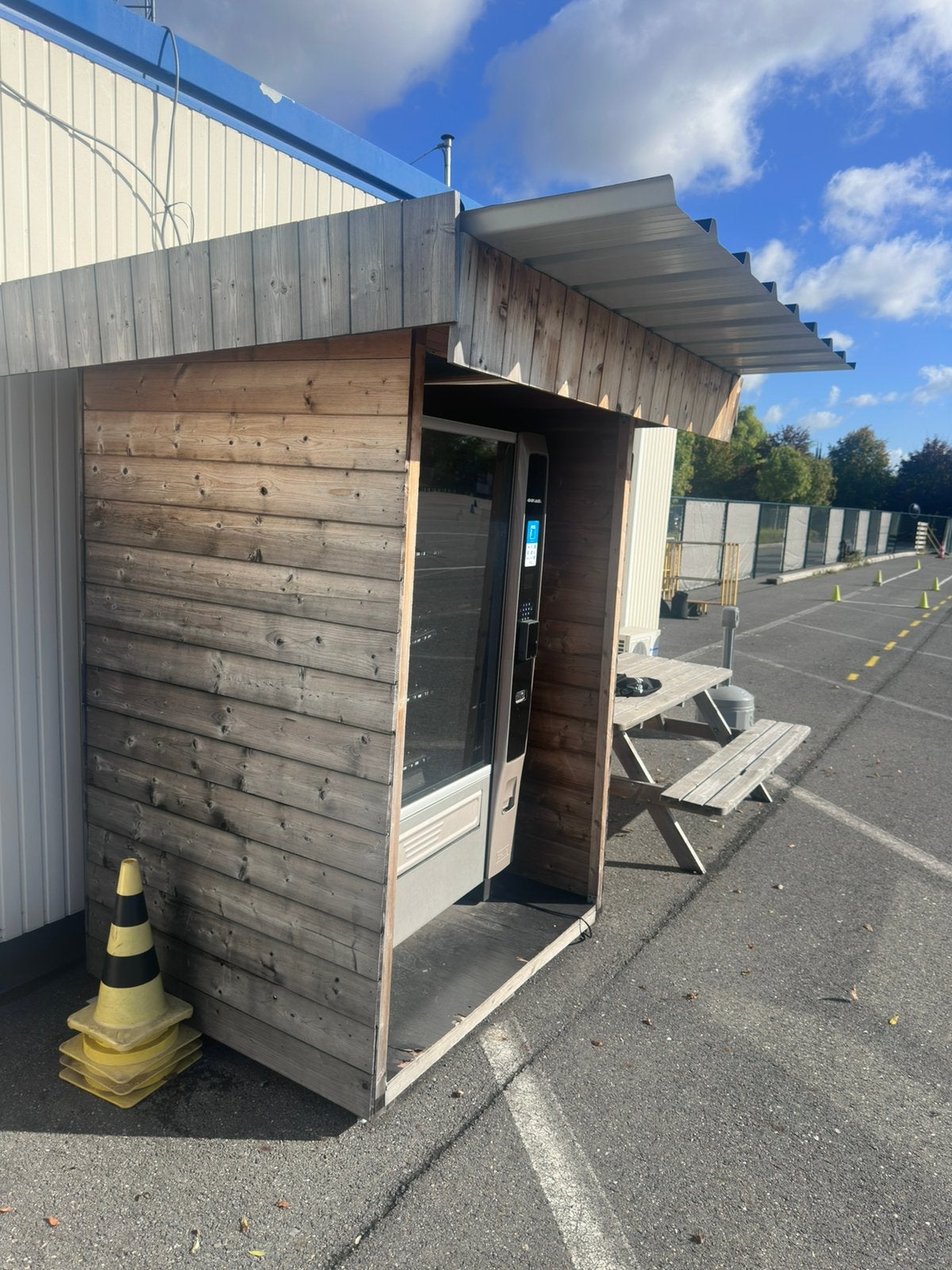 Distributeur automatique de boissons et de bonbons, Enlèvement, Comme neuf