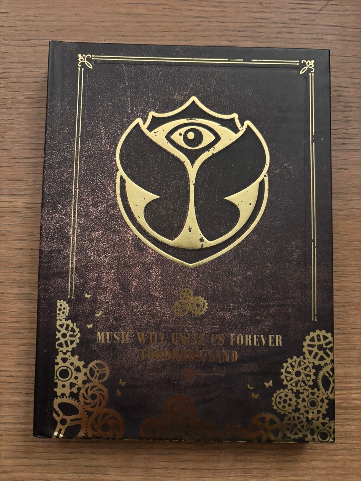 Tomorrowland, Ophalen of Verzenden, Zo goed als nieuw