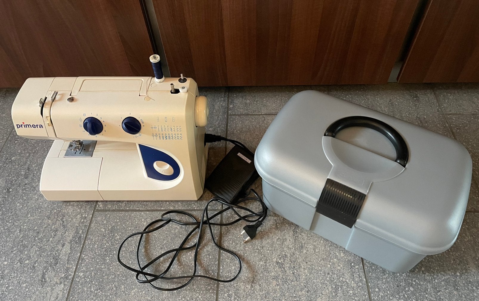 Naaimachine en gevulde naaikoffer, Hobby & Loisirs créatifs, Enlèvement, Utilisé, Machine à coudre