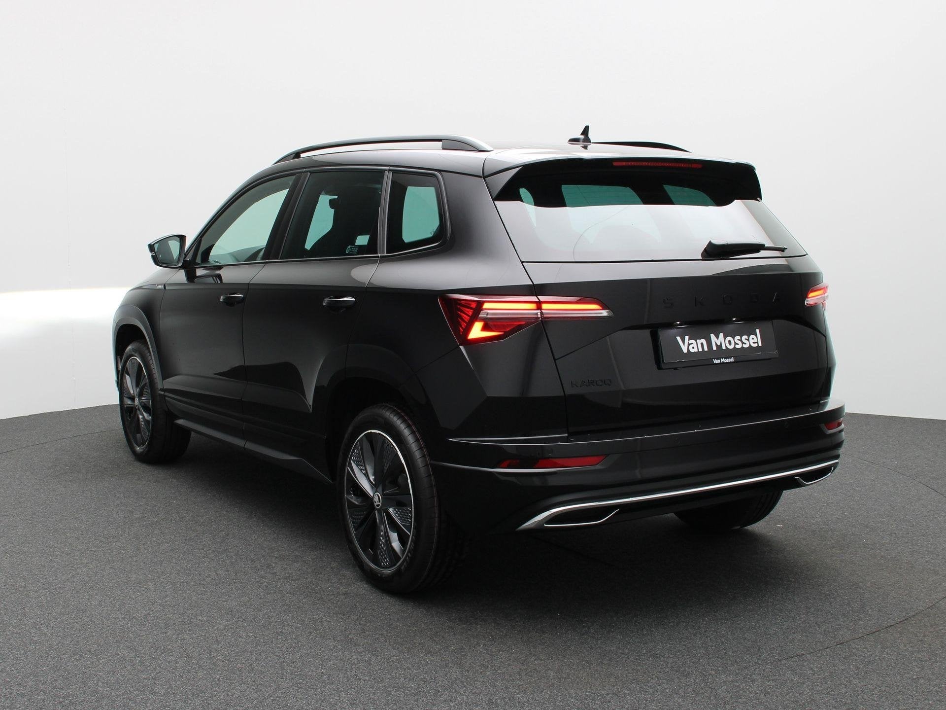 Skoda Karoq SPORTLINE - 10km - Camera - Zetevverwarming, Auto's, Stof, 110 kW, 4 cilinders, Elektrische koffer