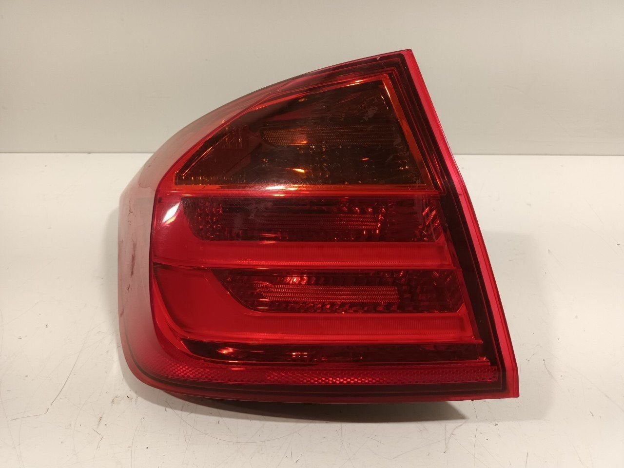 Achterlicht links buiten BMW 3 serie, Onderdelen@venauto.nl, Van der Ven Autorecycling B.V., Gebruikt, Ettenseweg 76, 4706 PB Roosendaal, The Netherlands