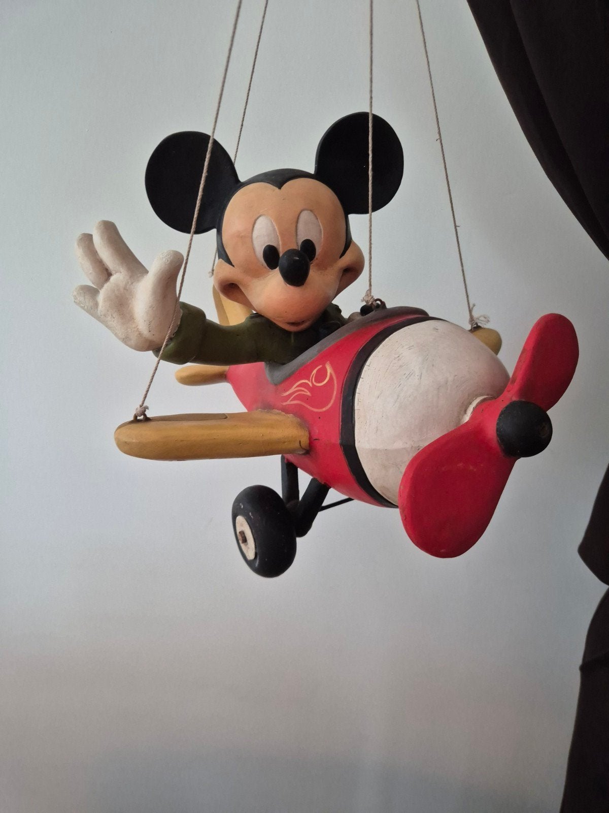Mickey Mouse als piloot in groen jasje - Disney - Vliegtuig, Verzamelen, Ophalen of Verzenden, Mickey Mouse