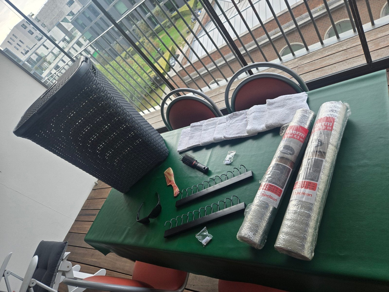 Tout sur cette table est à l'état neuf, prix 5 euros, Enlèvement ou Envoi, Comme neuf