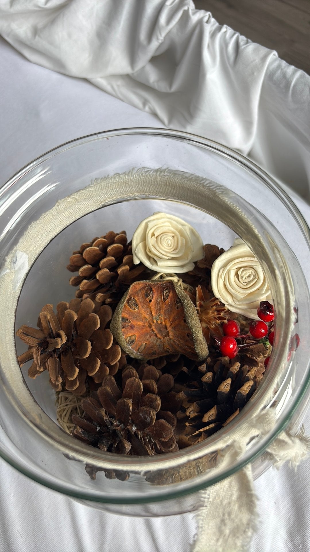 Glazen pot met decoratie, Huis en Inrichting, Woonaccessoires | Stolpen, Glas, Ophalen of Verzenden, Zo goed als nieuw, 22 cm