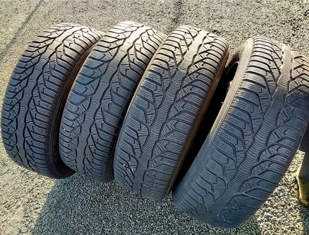 4 bons pneus hiver 215/55-16 pour Ford, entraxe 5x108, Pneus et Jantes, 16 pouces, Enlèvement, Utilisé