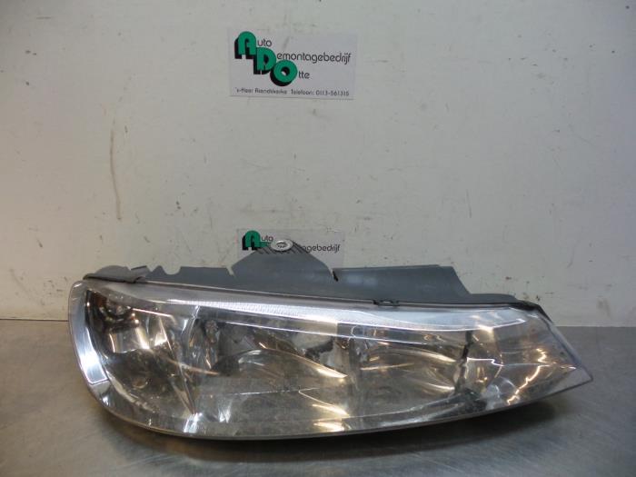 Phare droit d'un Peugeot 406 (406 99-), -, Utilisé, -, Peugeot