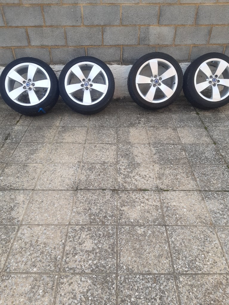 4 jantes skoda vw 245 45 17, Autos : Pièces & Accessoires, Pneus et Jantes, 215 mm, Pneus été, 17 pouces