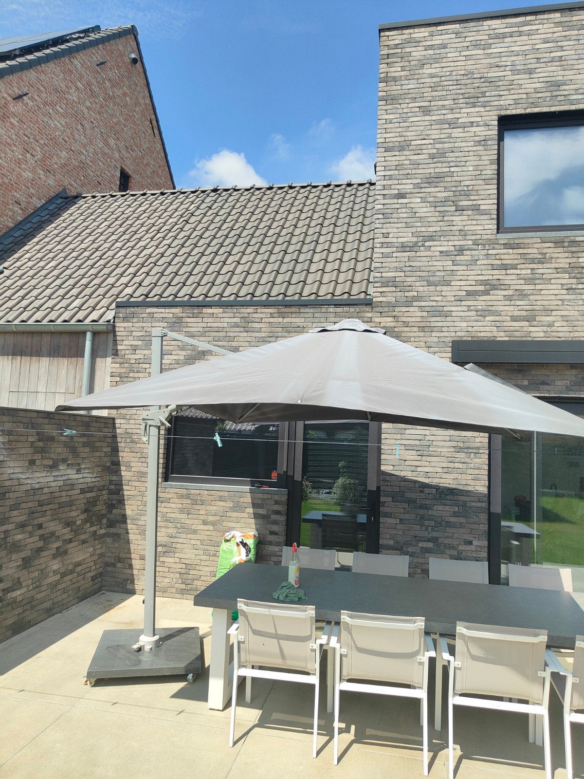 Grote parasol met (granieten voet 100kg) op wieltjes, Ophalen, Verstelbaar