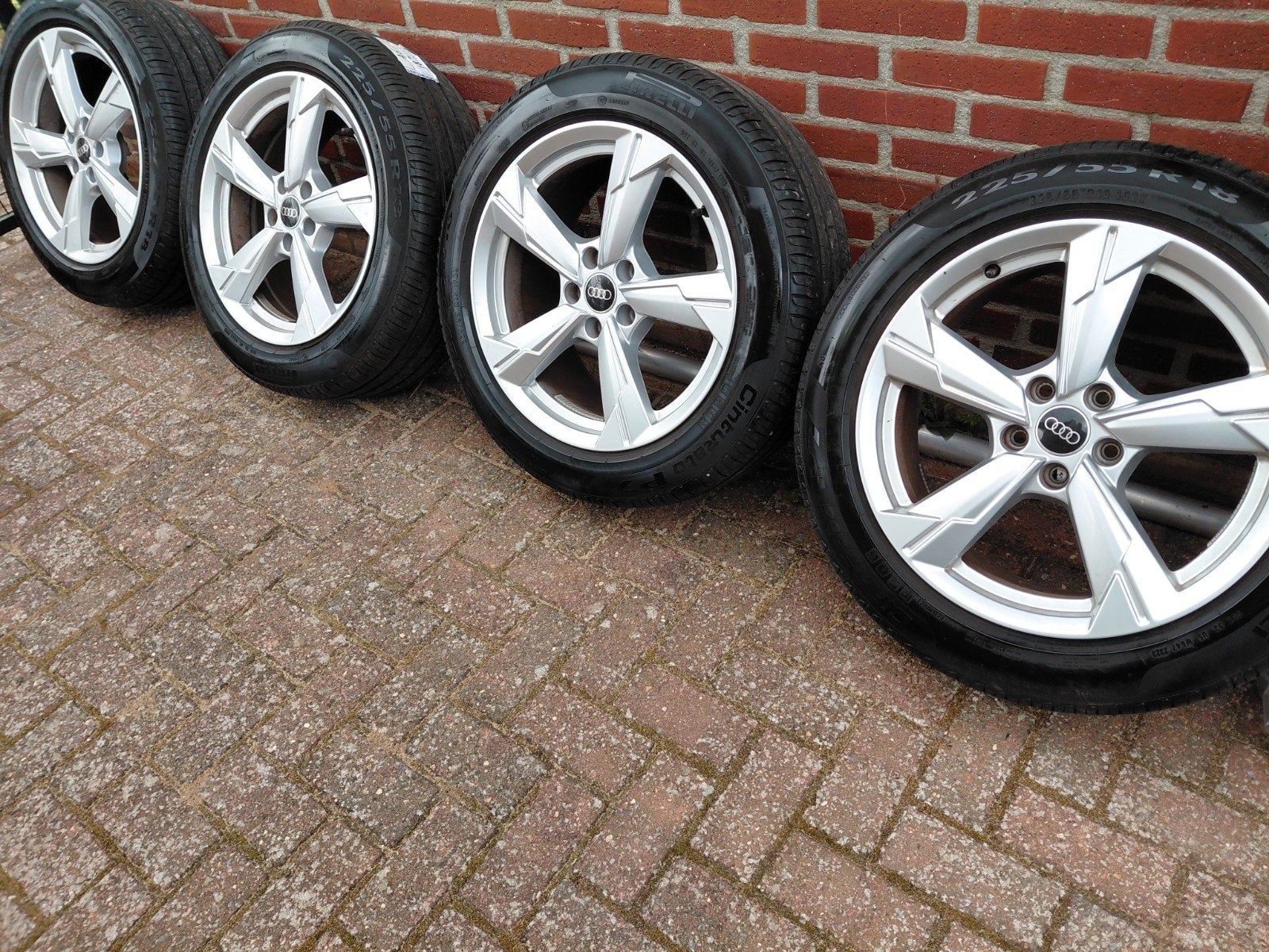 Audi A6 originele velgen Pirelli zomerbanden 18 inch, Ophalen, 18 inch, Velg(en), Zomerbanden