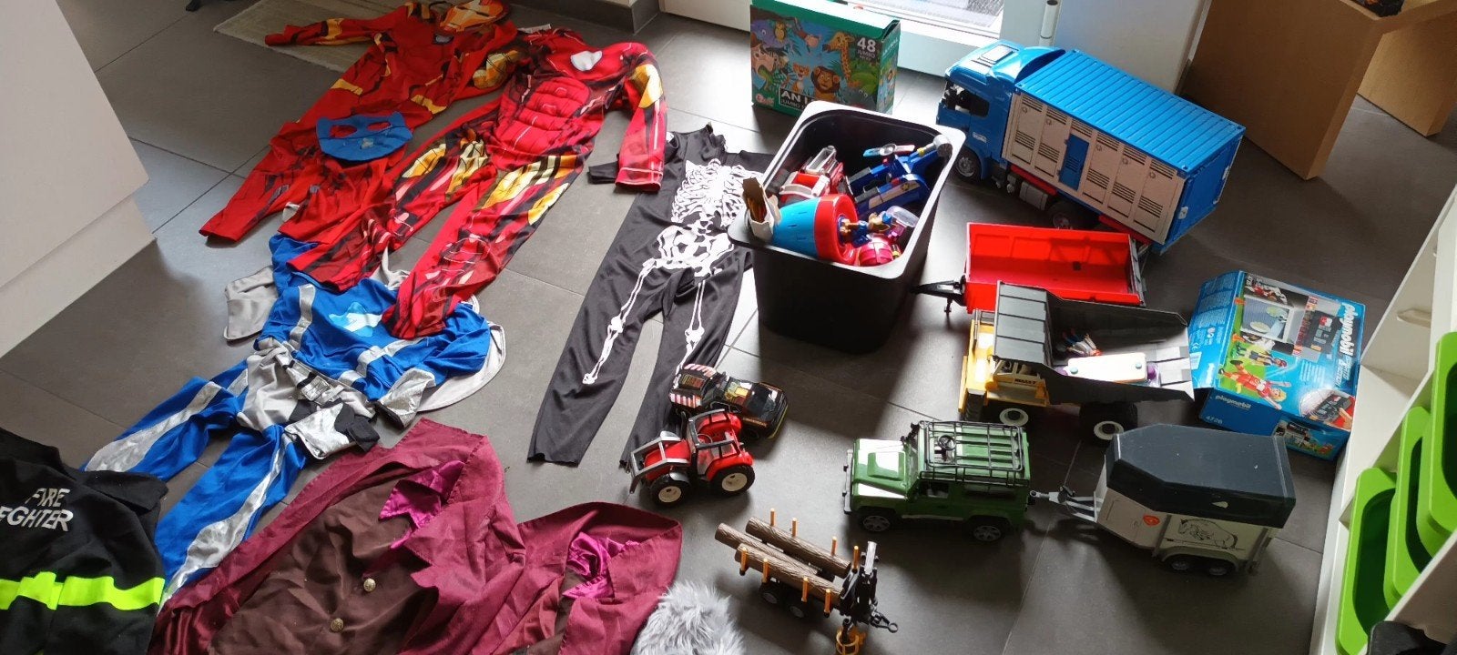 Speelgoed verkleedkleren puzzels boeken kast met bakken, Diversen, Ophalen of Verzenden