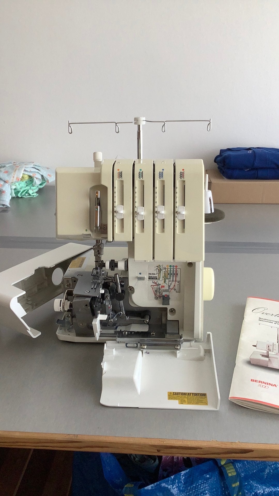 Bernina overlock 700 D, Ophalen, Zo goed als nieuw, Bernina