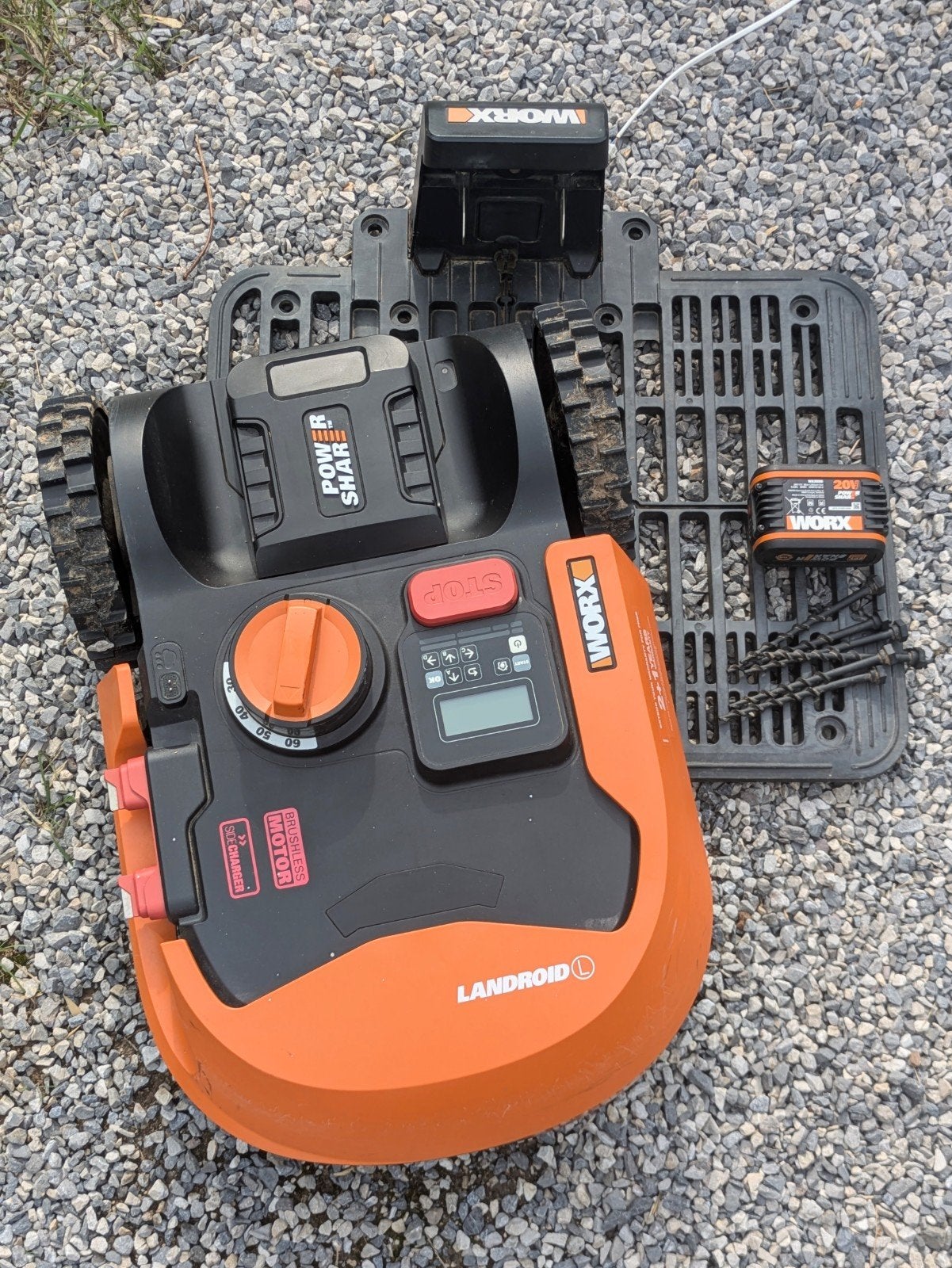 Robot tondeuse Worx Landroid L2000 avec station de charge, 20 à 25 cm, WORX, Enlèvement, Utilisé