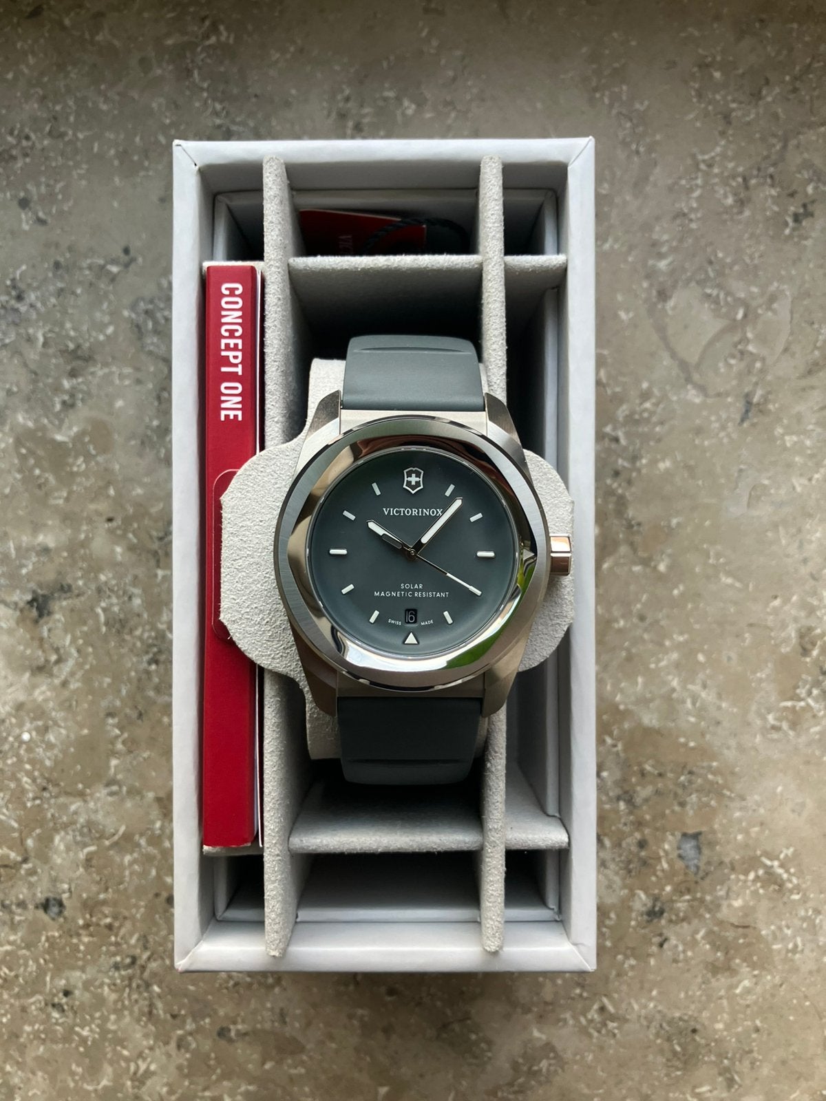 Victorinox Concept One Solar NIEUW, Bijoux, Sacs & Beauté, Autres marques, Enlèvement ou Envoi, Acier, Synthétique