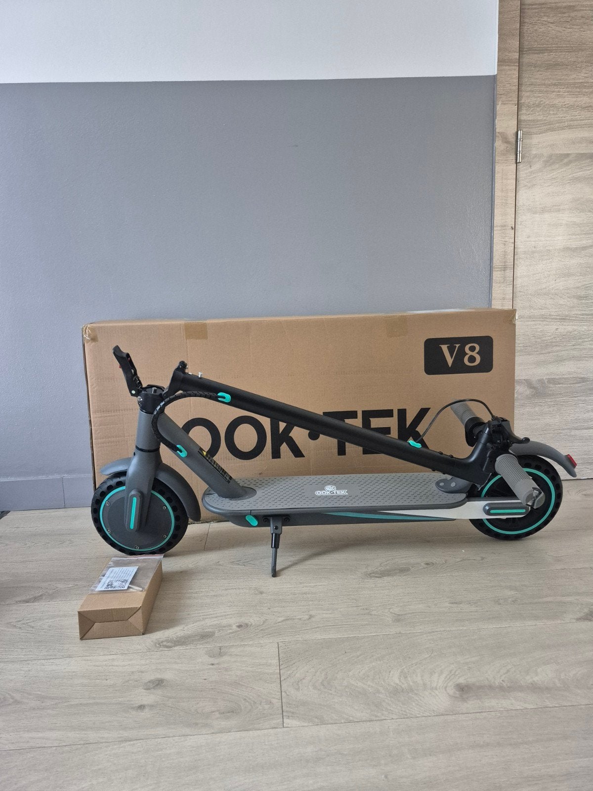 Elektrische step Nieuw In Doos  2 Jaar Garantie + Factuur, Fietsen en Brommers, Steps, Ophalen of Verzenden, Nieuw, Elektrische step (E-scooter)
