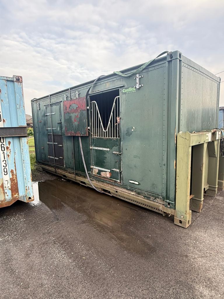 Paardenstal container, Enlèvement