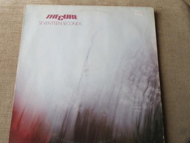 LP  The Cure Seventeen seconds, Enlèvement ou Envoi, Utilisé, 12 pouces, R&B et Soul