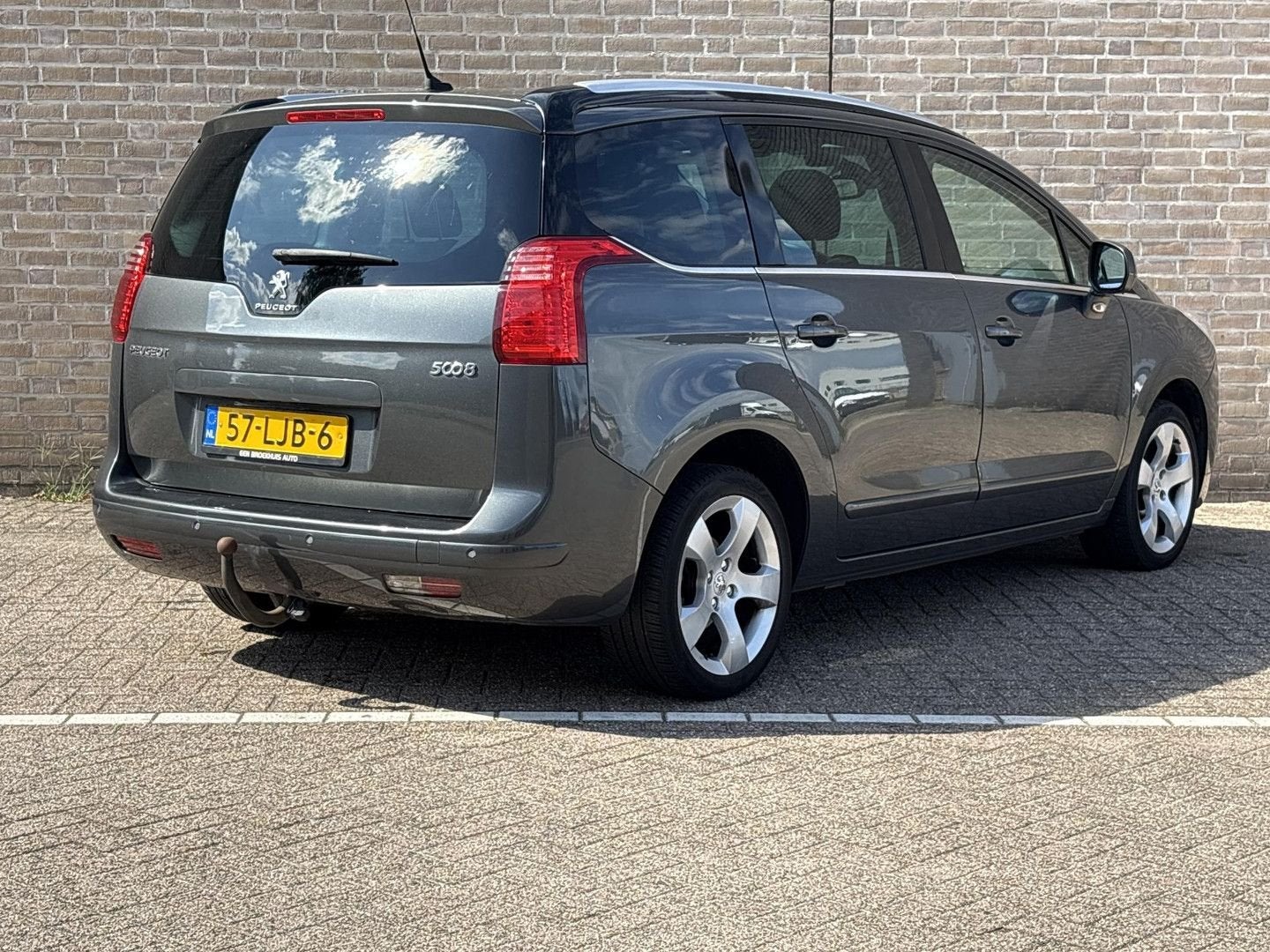 Peugeot 5008 1.6 THP Blue Lease Executive 7p. | Pano | Navi, Auto's, Monovolume, Parkeersensor, Handgeschakeld, Zilver of Grijs