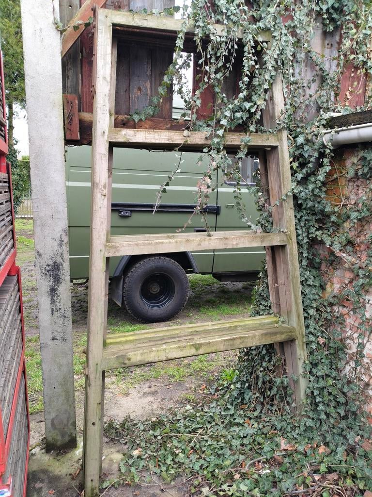 2 grote houten schragen, Enlèvement, Bois