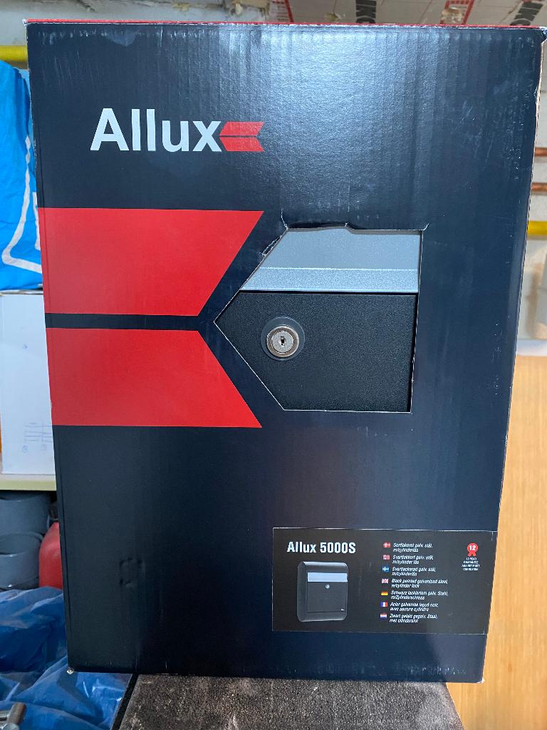 Brievenbus Allux 5000 zwart (nieuw), Tuin en Terras, Brievenbussen, Ophalen, Nieuw, Staal