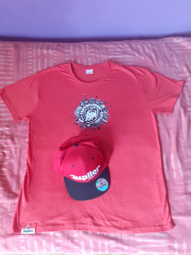 *NIEUW* Jupiler T-shirt + pet (Prijs incl. verzending!), Collections, Enlèvement ou Envoi, Neuf, Chemise, Jupiler