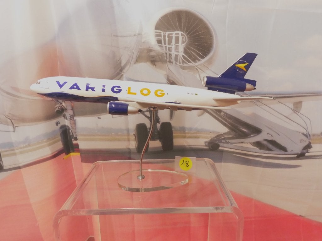Varig 1:100  DC10, Verzamelen, Luchtvaart en Vliegtuigspotten, Verzenden, Zo goed als nieuw, Schaalmodel
