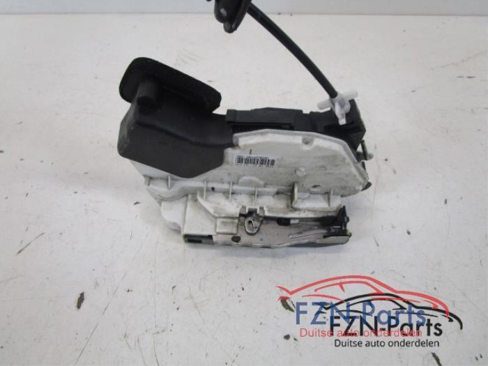 Deurslot Mechaniek 4Deurs rechts-voor Volkswagen Golf (22738, Auto-onderdelen, Carrosserie, Gebruikt, Ophalen of Verzenden