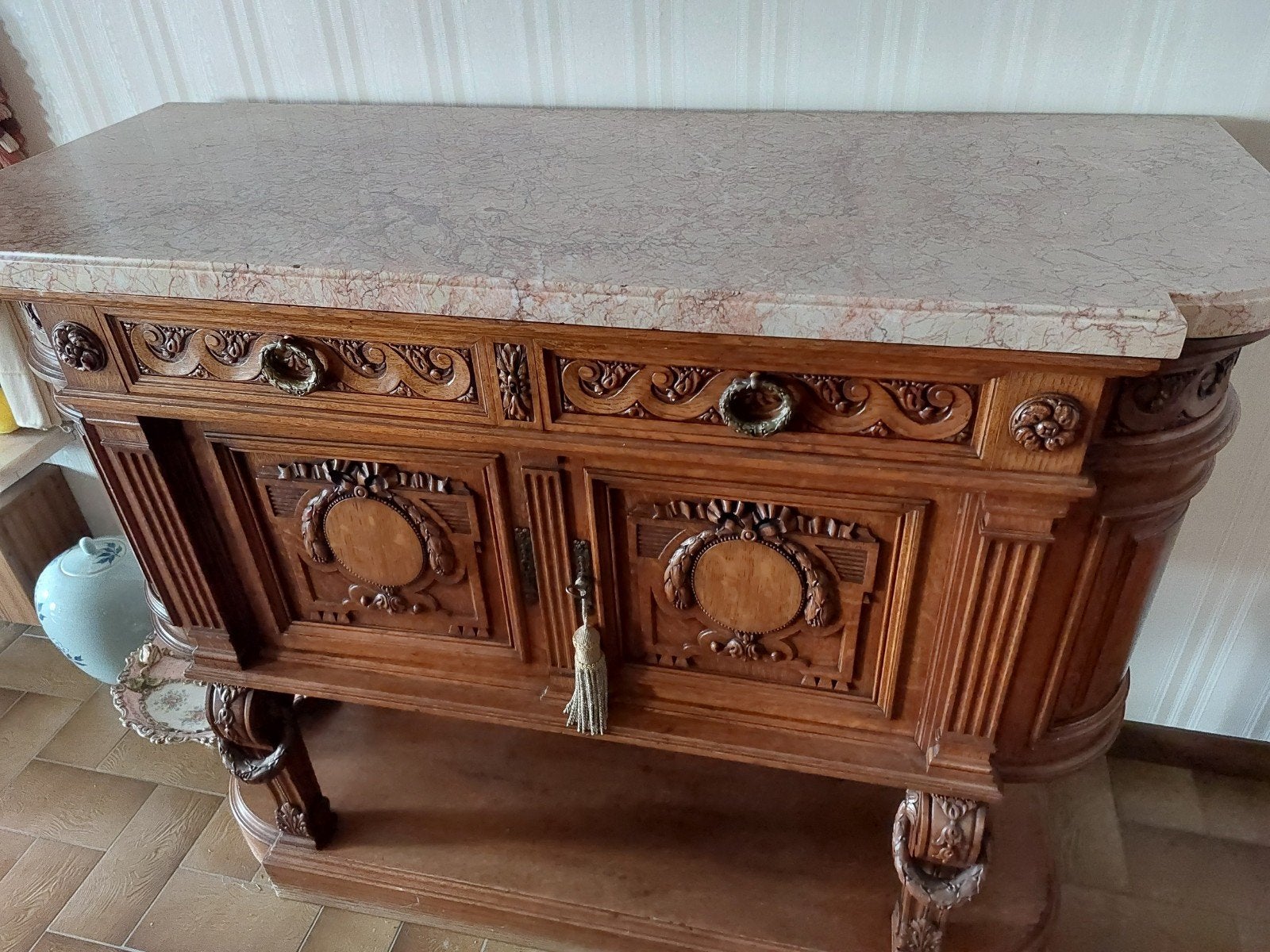 Antieke dressoir, Ophalen