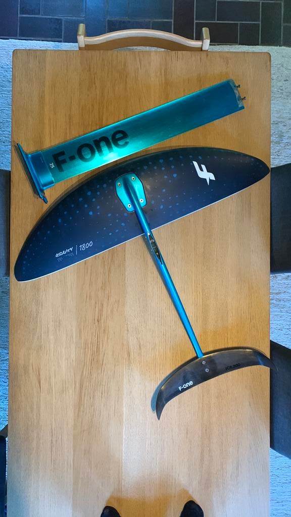F-one Gravity 1800 Foil set, Watersport en Boten, Ophalen, Zo goed als nieuw