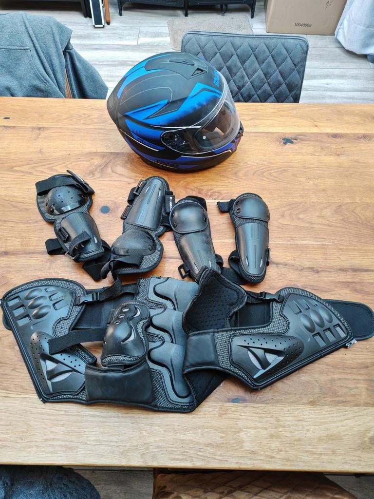 Équipement moto/scooter enfant + casque, Motos, Enlèvement