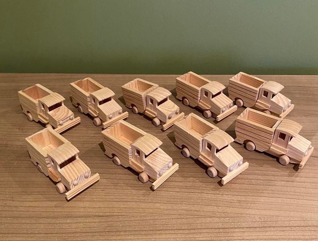 9   houten , vrachtwagens met kiepbak . NIEUW !!!   🍄, Kinderen en Baby's, Kraamcadeaus en Geboorteborden, Nieuw, Ophalen of Verzenden