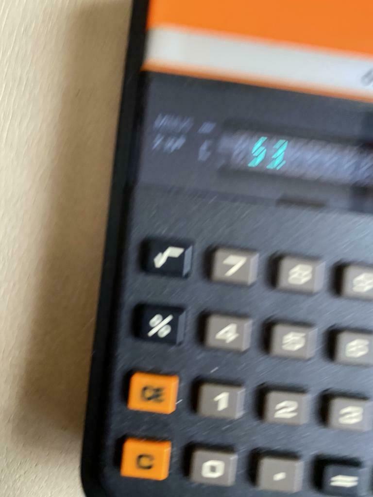 Ancienne calculatrice année 1976 fonctionne très bien