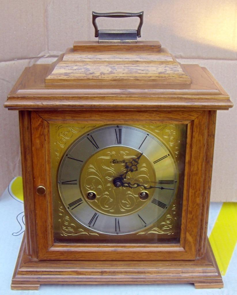 Horloge de table HERMLE bois de ton moyen + cadran laiton, Ophalen of Verzenden