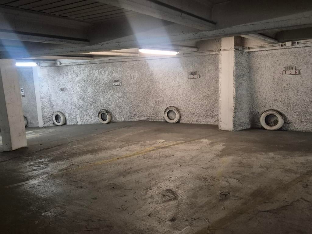 Emplacement de parking à louer place Stéphanie, Immo, Bruxelles