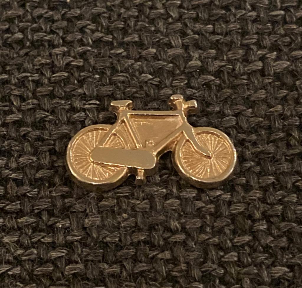 PIN - FIETS - VELO - BIKE, Verzenden, Gebruikt, Overige onderwerpen, Speldje of Pin