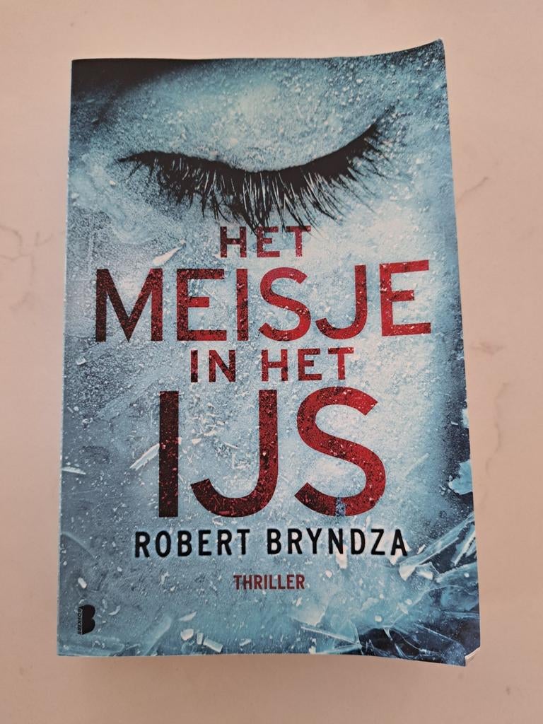 Het meisje in het ijs. Robert Bryndza, Boeken, Ophalen, Gelezen