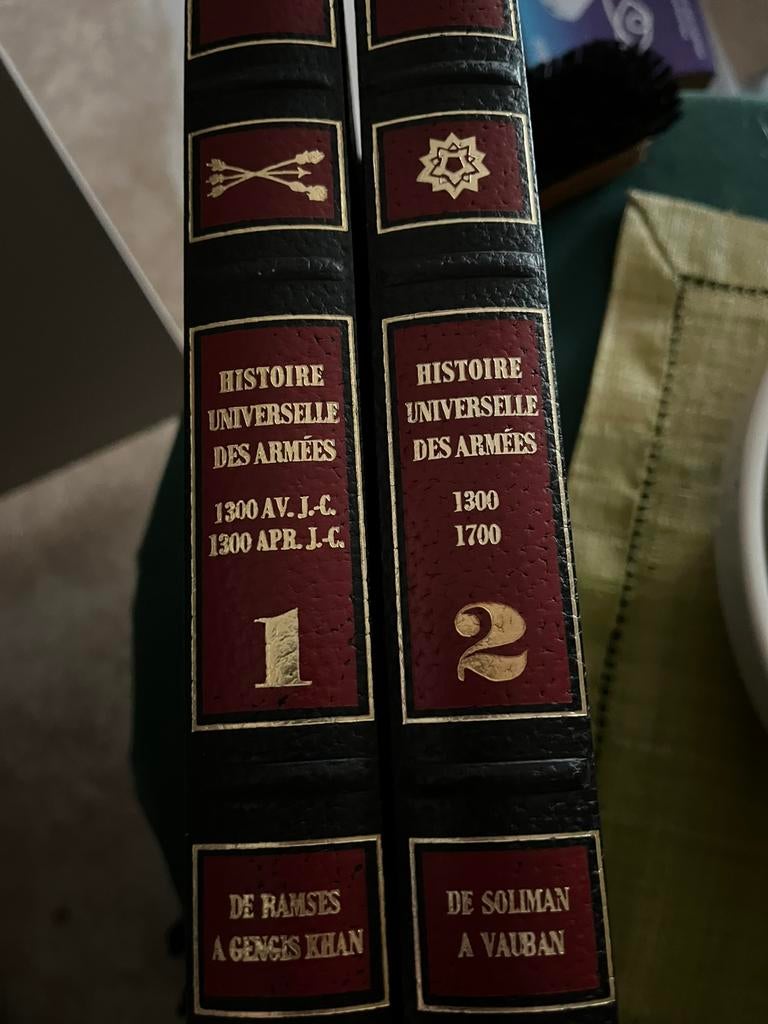 Universele geschiedenis van de legers, Livres, Enlèvement, Comme neuf