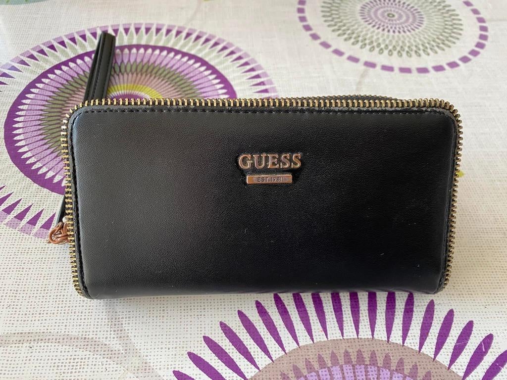 𝙂𝙐𝙀𝙎𝙎 Est. 1981 - Portefeuille Laurel Noir, Bijoux, Sacs & Beauté, Porte-monnaie & Portefeuilles, Enlèvement ou Envoi, Comme neuf