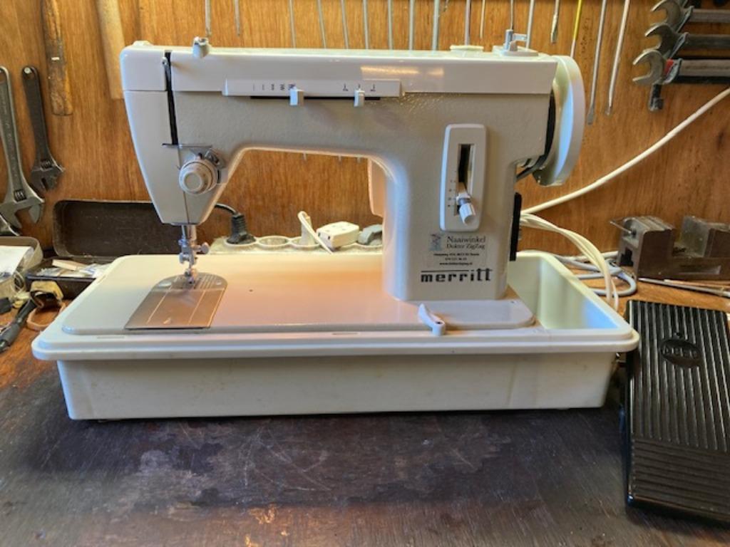 Merrit naaimachine - degelijke machine met roterende grijper, Ophalen, Gebruikt, Naaimachine, Overige merken