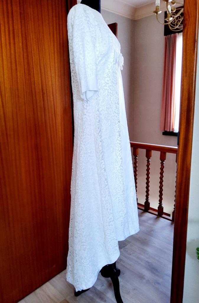 La robe de mariée est également belle comme décoration sur u, Enlèvement ou Envoi, Handmade in Belgium, Comme neuf, Robe de mariée