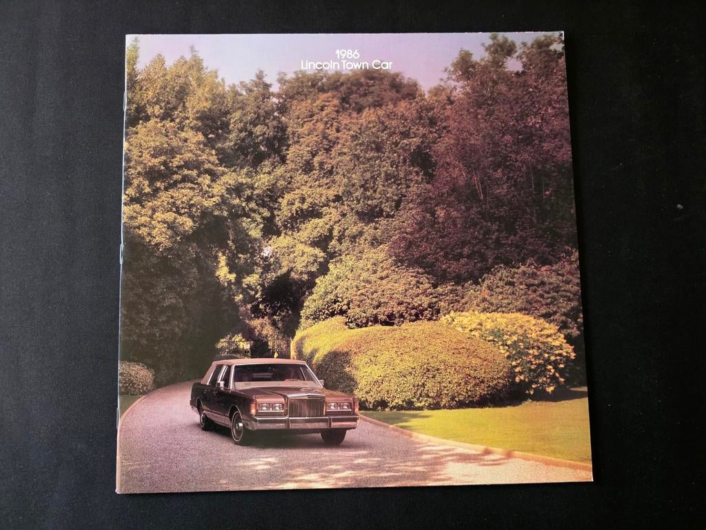 Brochure de la Lincoln Town Car 1986 aux États-Unis, Livres, Autos | Brochures & Magazines, Enlèvement ou Envoi