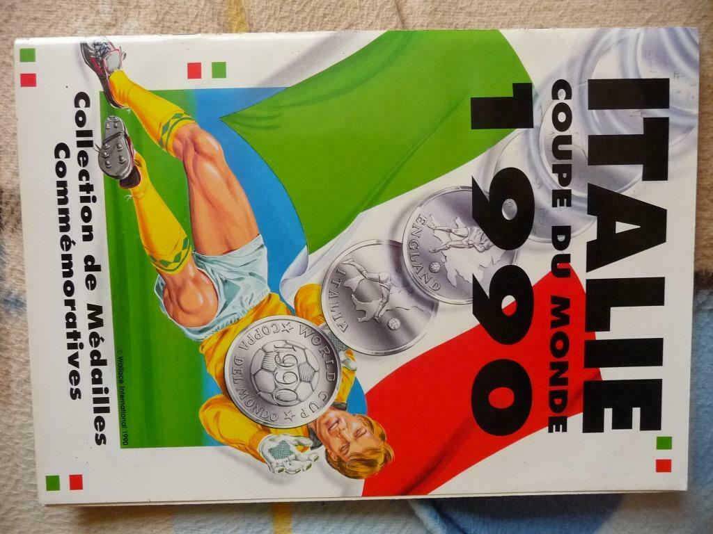 album medailles football en metal world cup 1990 Italia, Enlèvement ou Envoi, Autres matériaux